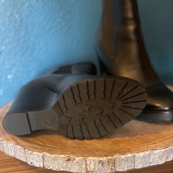 Micheal KORS black leather wedge heeled bootie size 7.5 - Picture 3 of 4